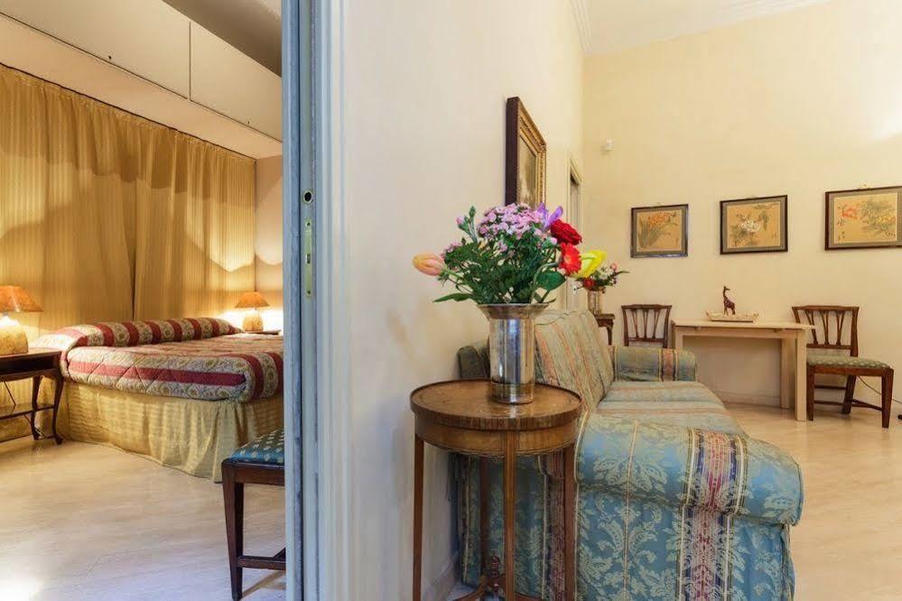 Apartmán Dimora Storica Palazzo Marescalchi Belli Řím Exteriér fotografie