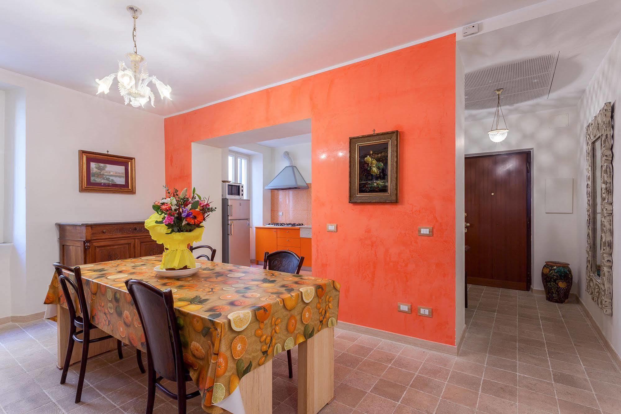 Apartmán Dimora Storica Palazzo Marescalchi Belli Řím Exteriér fotografie