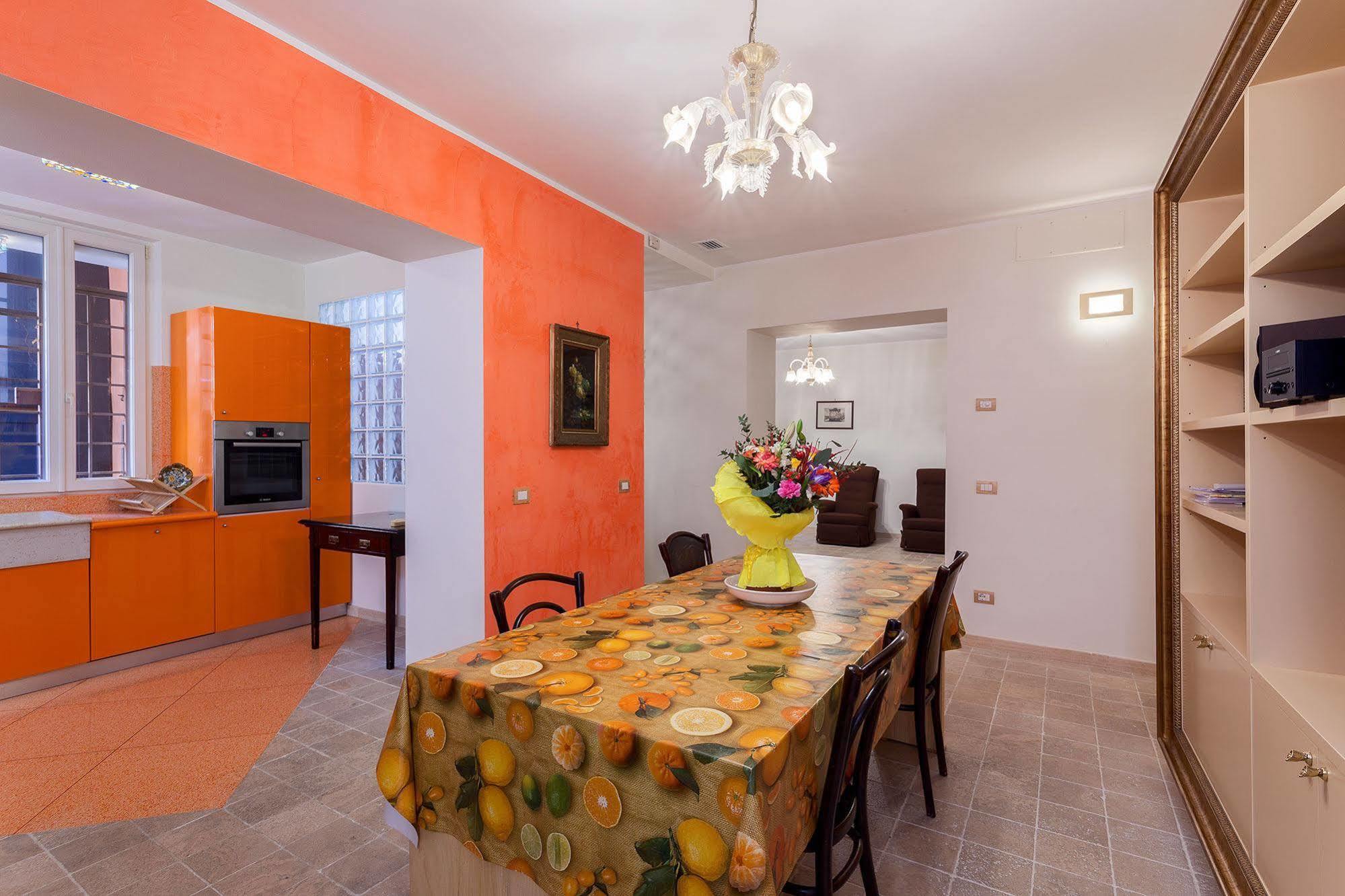 Apartmán Dimora Storica Palazzo Marescalchi Belli Řím Exteriér fotografie