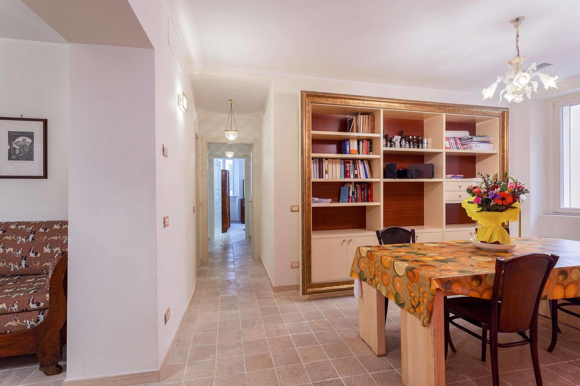 Apartmán Dimora Storica Palazzo Marescalchi Belli Řím Exteriér fotografie