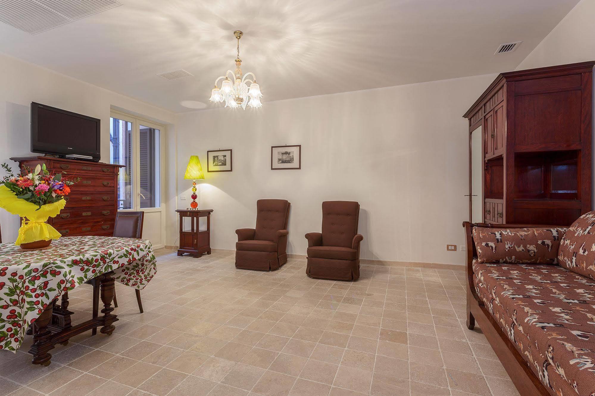 Apartmán Dimora Storica Palazzo Marescalchi Belli Řím Exteriér fotografie