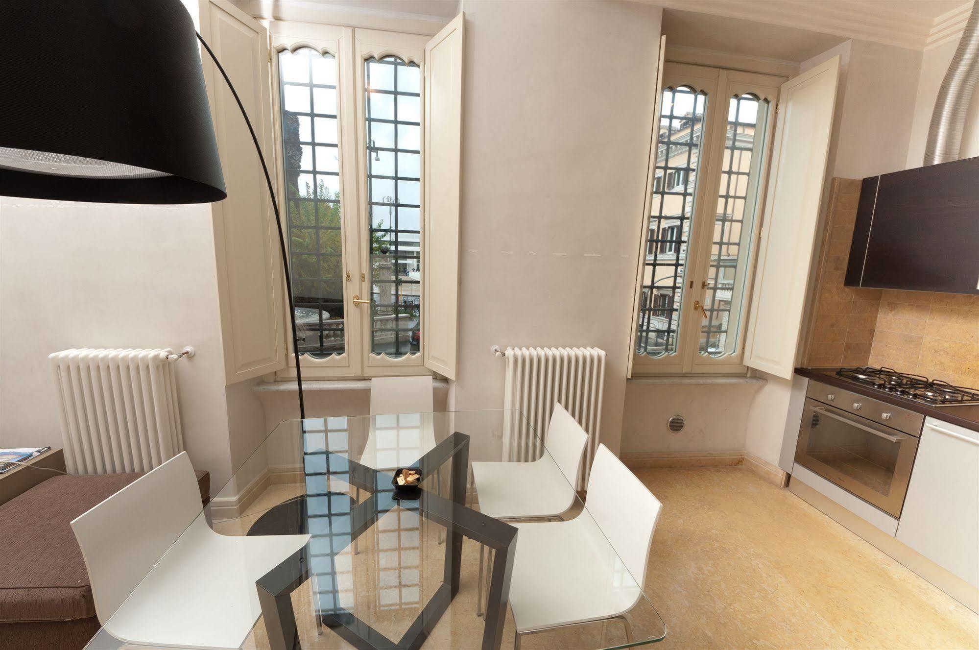 Apartmán Dimora Storica Palazzo Marescalchi Belli Řím Exteriér fotografie