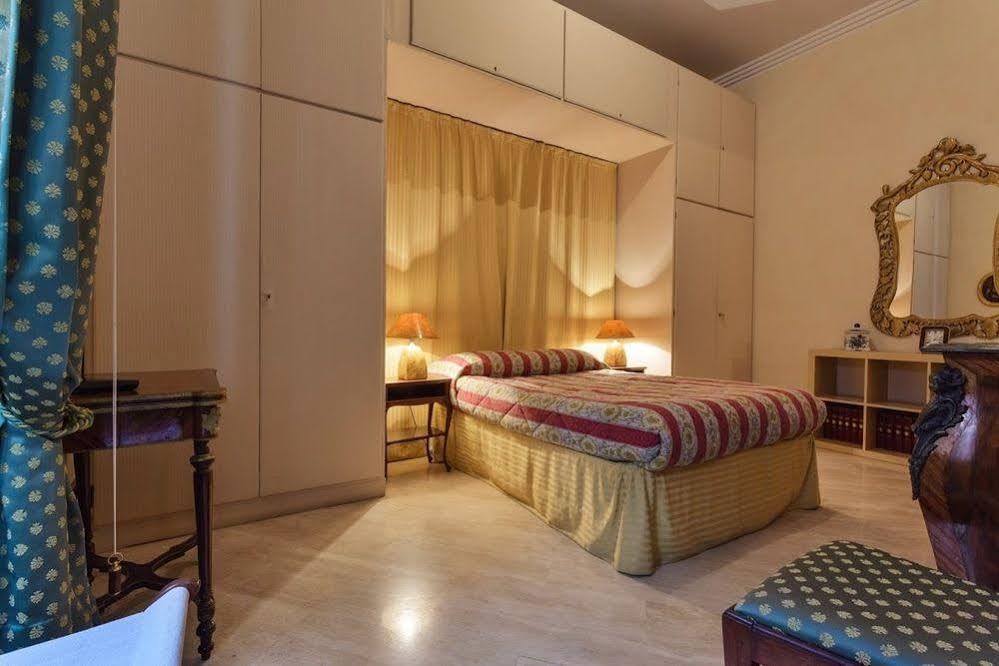 Apartmán Dimora Storica Palazzo Marescalchi Belli Řím Exteriér fotografie
