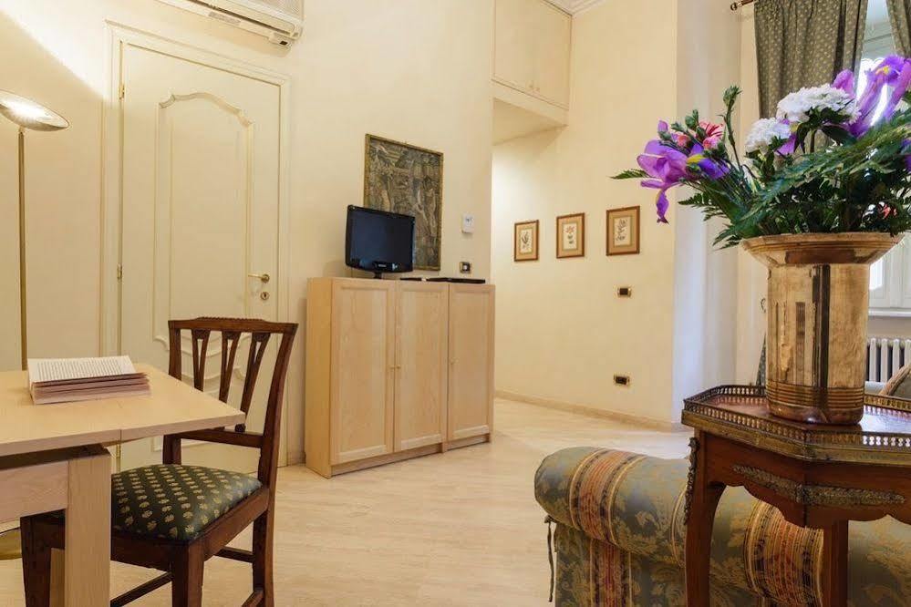 Apartmán Dimora Storica Palazzo Marescalchi Belli Řím Exteriér fotografie